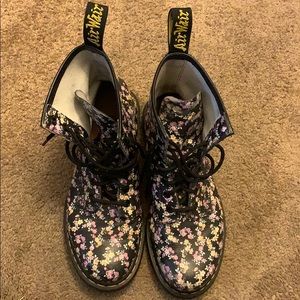 Vintage Black Floral 8 Eye Boots (11821)